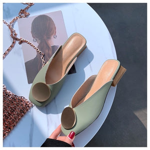 2020 zapatillas de mujer de diseñador de marca zapatos informales de tacón plano deslizantes de hebilla británica zapatos de verano de tacón de bloque de madera