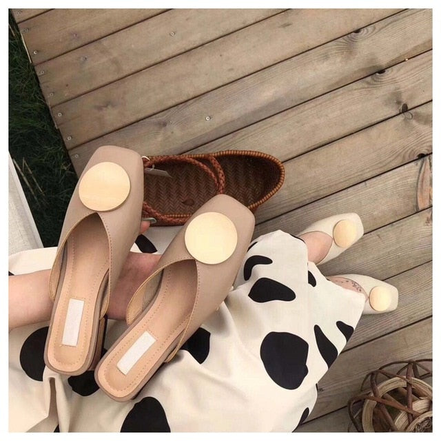 2020 zapatillas de mujer de diseñador de marca zapatos informales de tacón plano deslizantes de hebilla británica zapatos de verano de tacón de bloque de madera